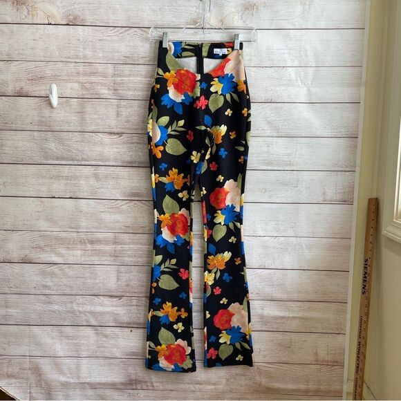 DANIELLE BERNSTEIN BY WEWOREWHAT SCOOP FRONT PANTS IN TROPICANA PRINCIPAL - Picture 3 of 7